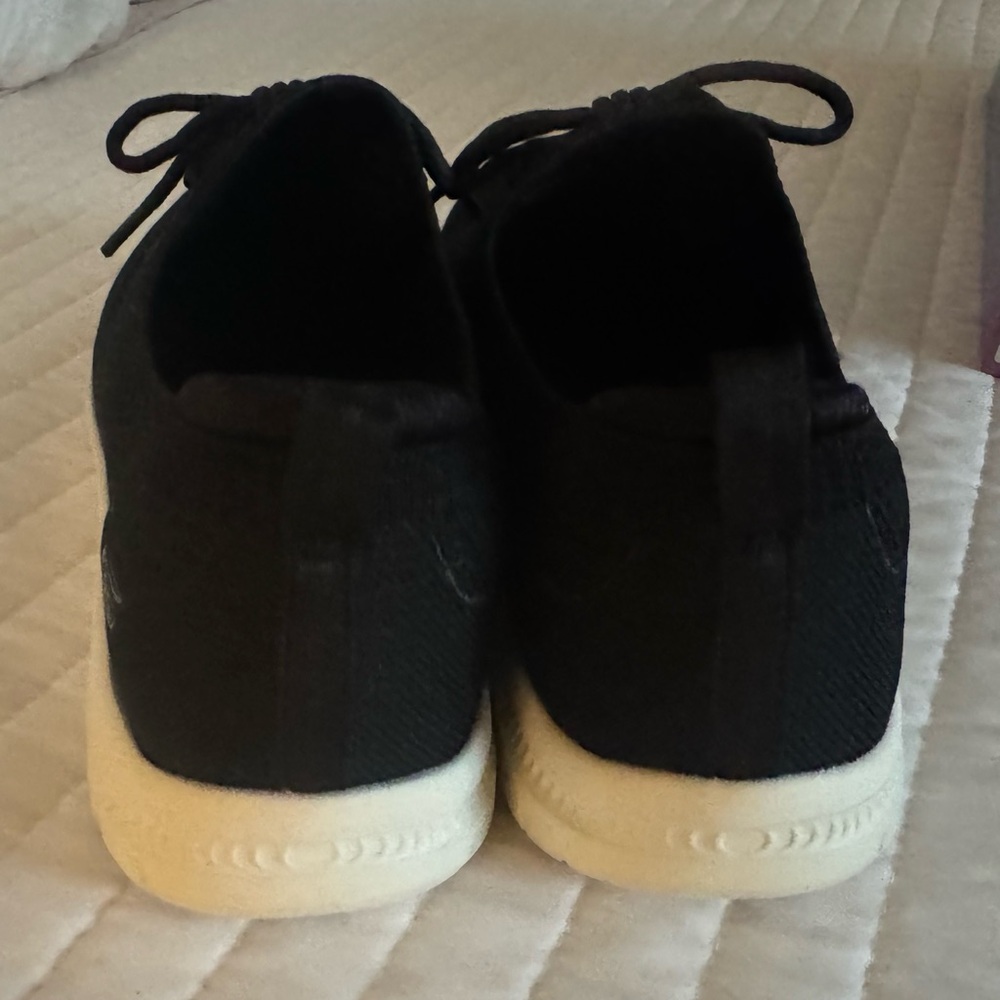 Skechers Women's Black Athletic Sneakers with White Sole Brand New - Picture 4 of 6